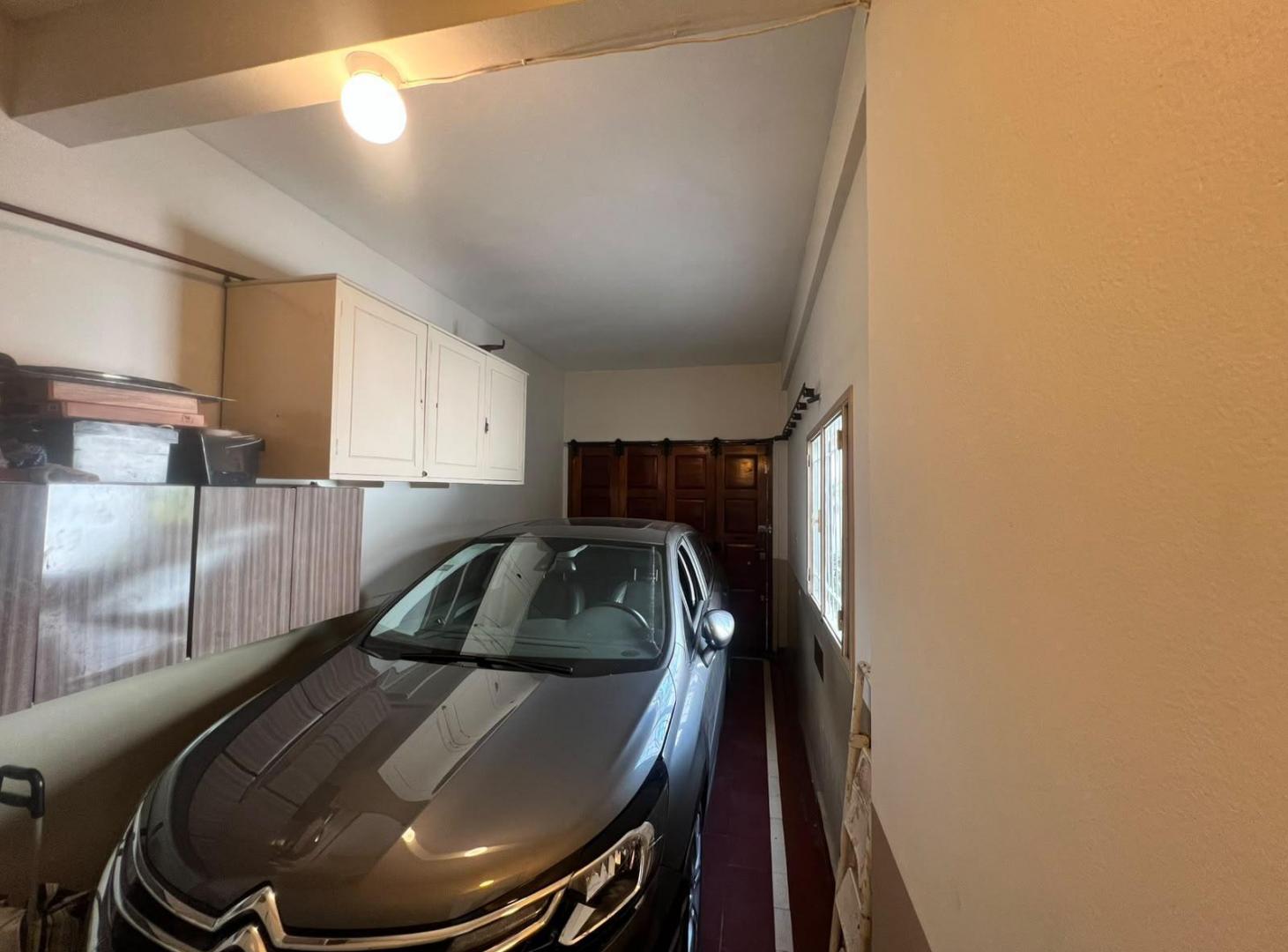 Foto de VENTA CASA 7 AMBIENTES - LOMAS OESTE - ACEVEDO AL 400, imagen 4