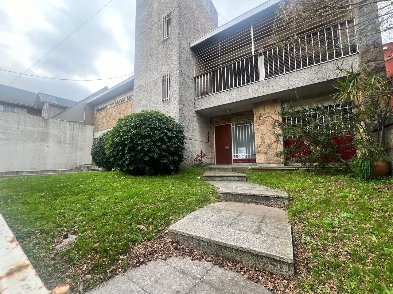 Foto de Casa 800m² | Pileta | Quincho | 4 Cocheras | Banfield Oeste, imagen 4