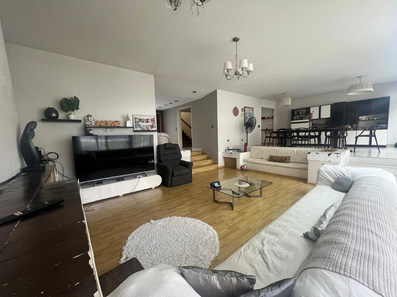 Foto de Casa 800m² | Pileta | Quincho | 4 Cocheras | Banfield Oeste, imagen 1