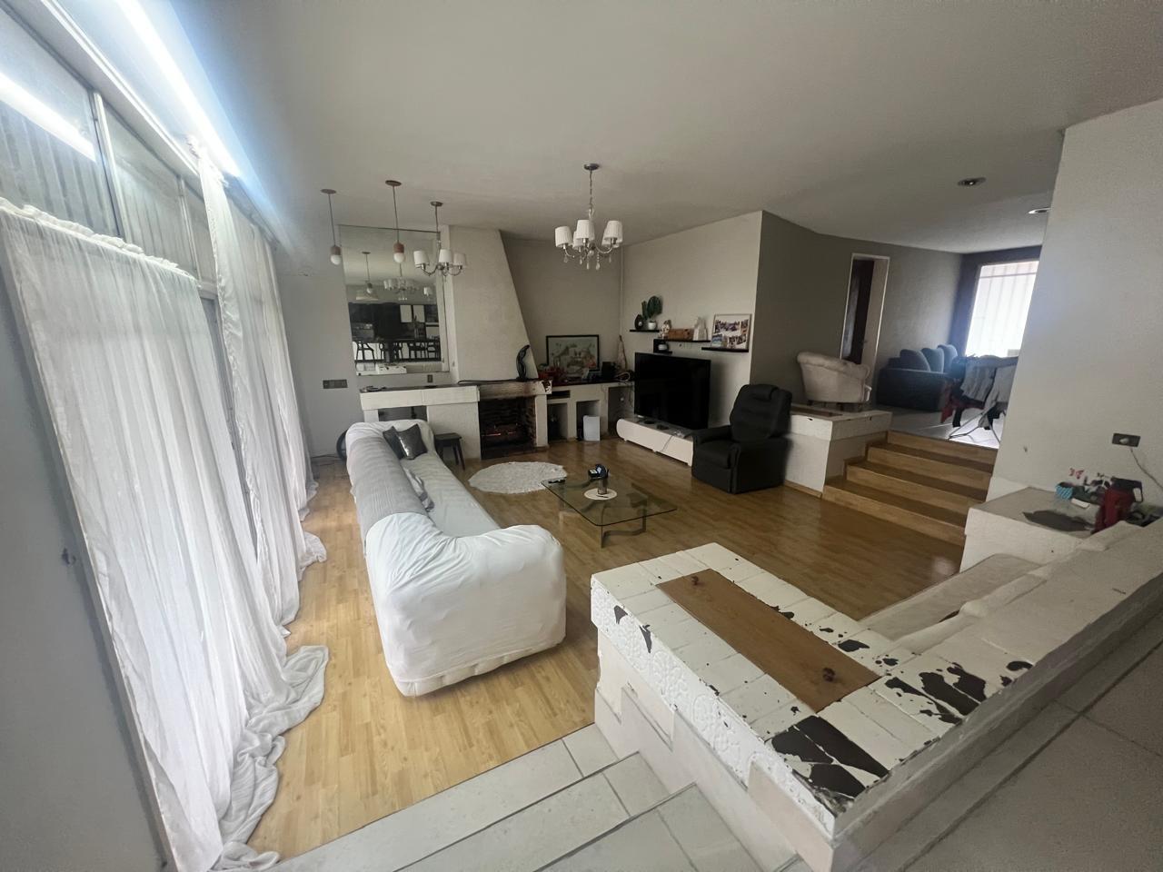 Foto de Casa 800m² | Pileta | Quincho | 4 Cocheras | Banfield Oeste, imagen 2