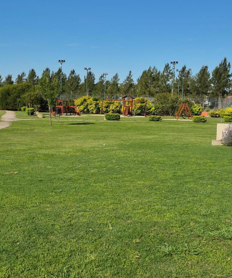 Foto de LOTE 401 EN VENTA - "CAMPOS DE ROCA II" - EXCELENTE UBICACIÓN EN CUL DE, imagen 2