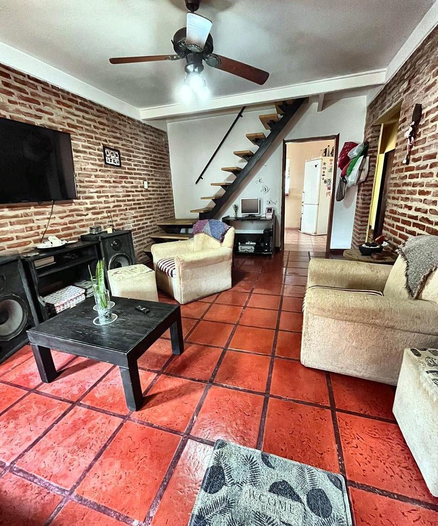 Foto de Casa en Temperley 6 ambientes con Patio APTA CREDITO, imagen 5