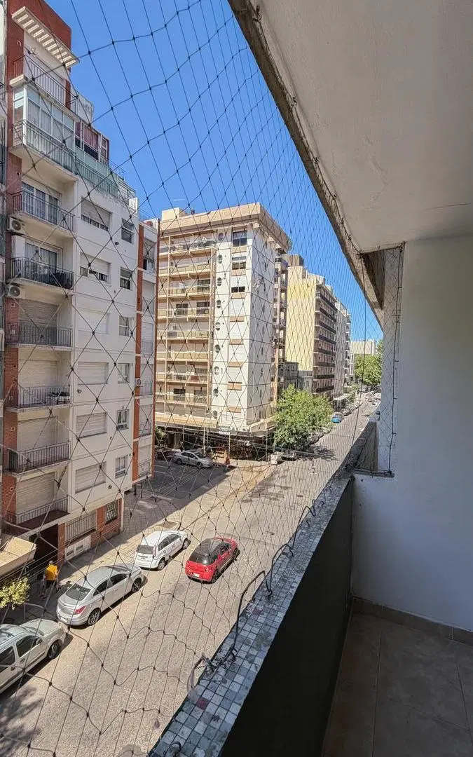 2 ambientes con balcón en Las Heras y Gascón 4