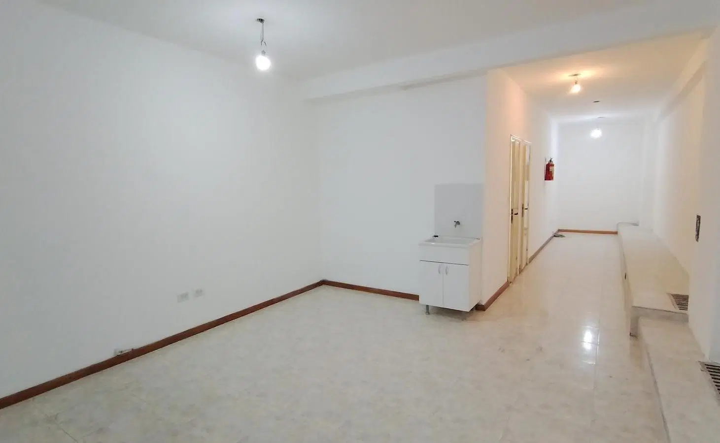 Local Comercial en Alquiler - Ubicación Estratégica en La Perla 3
