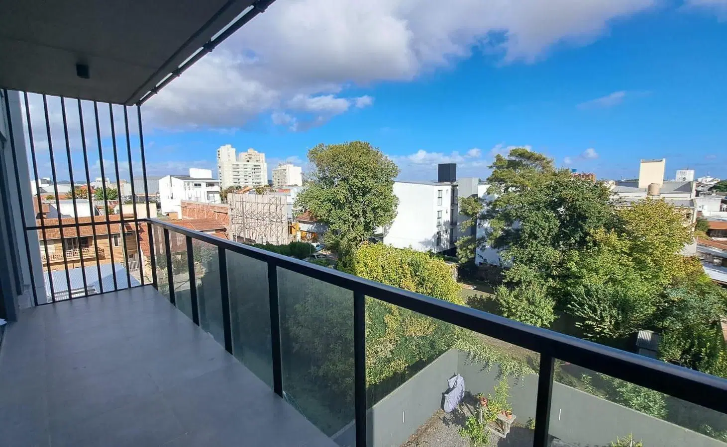2 ambientes, con balcón y cochera en San Carlos | Sol de tarde 4