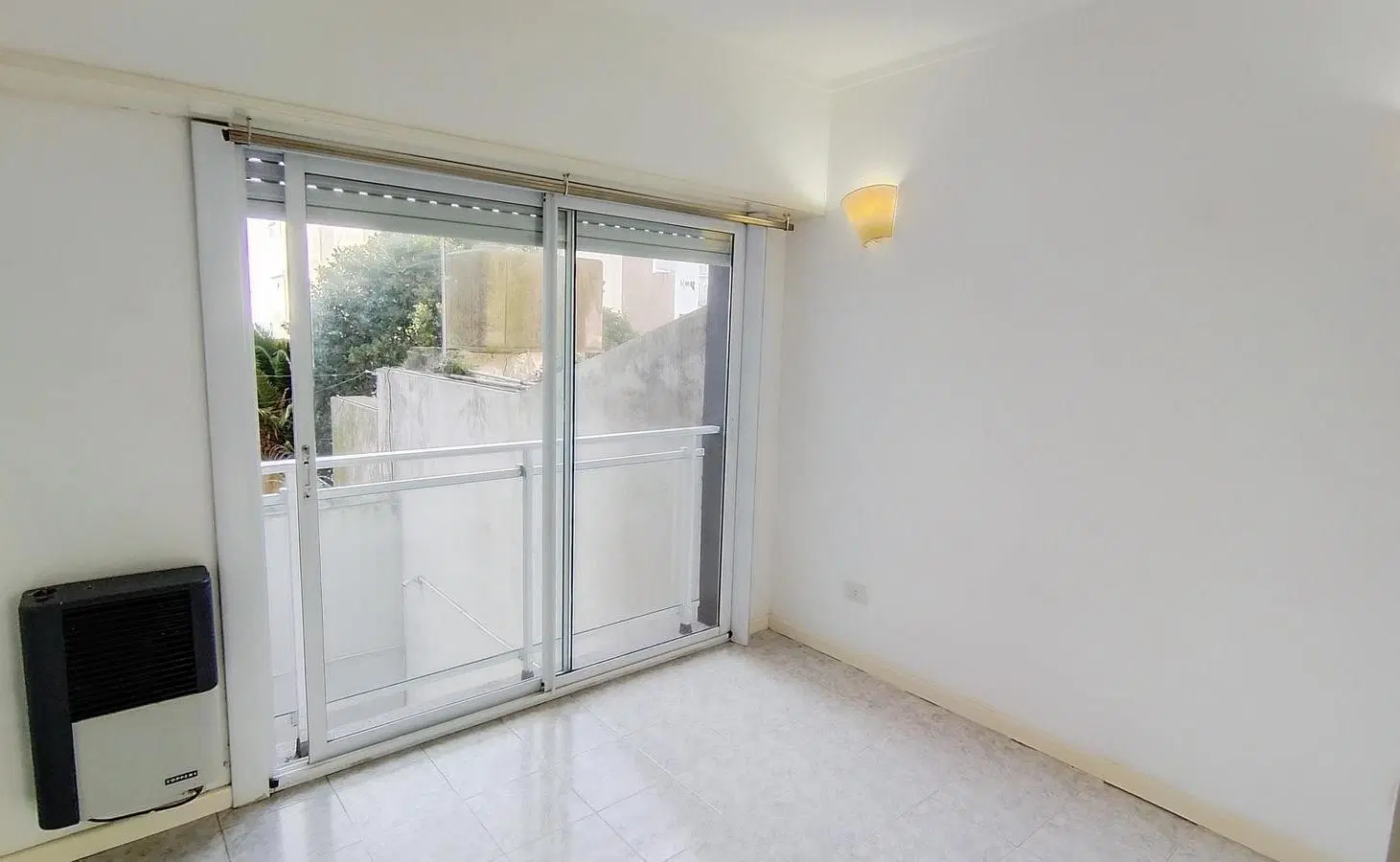 2 ambientes en La perla | Semi piso a metros del mar. 2