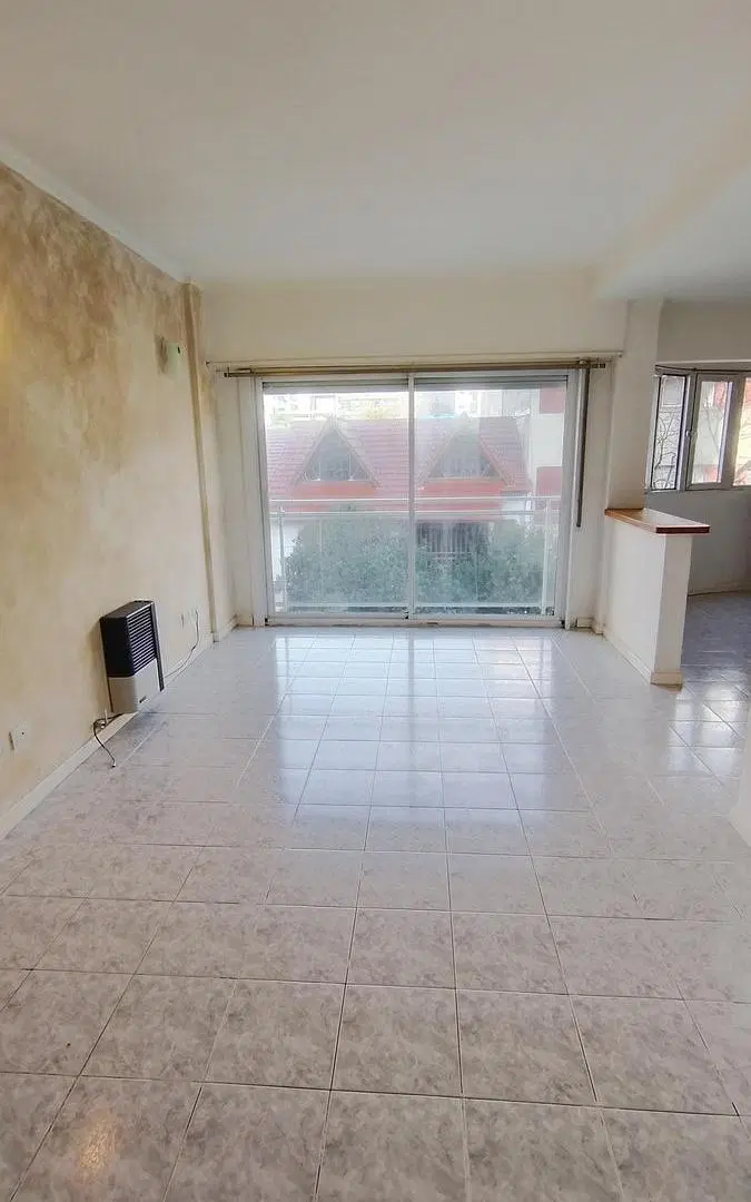 2 ambientes en La perla | Semi piso a metros del mar. 4
