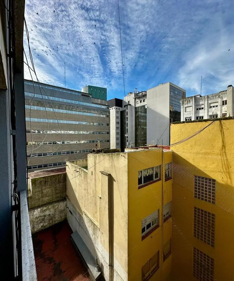 2 ambientes al contrafrente con balcón francés | Reciclado y amoblado | Centro 3