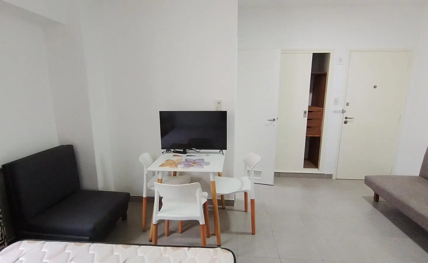 Monoambiente en alquiler con muebles – Falucho y Las Heras 5