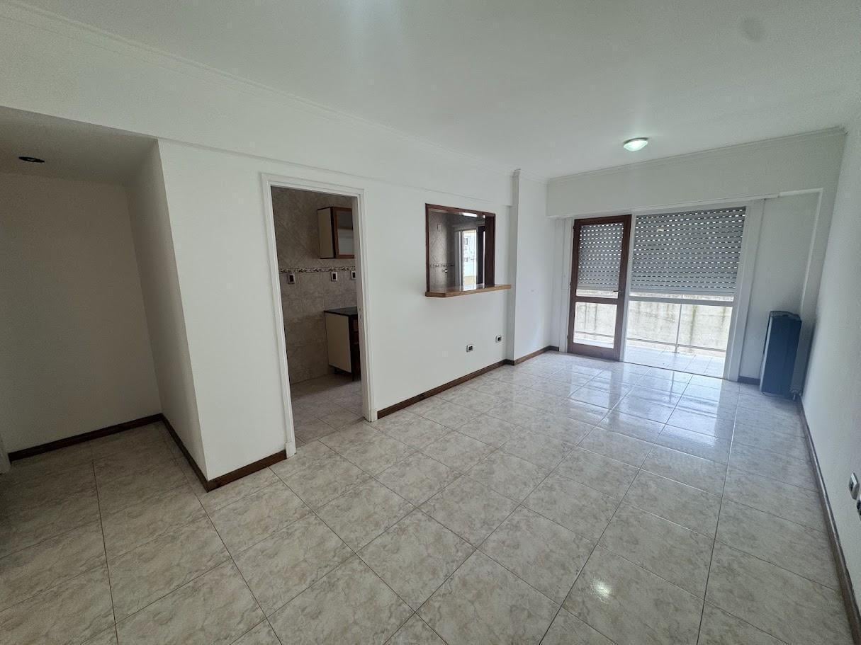 2 ambientes con balcón - Mitre y 3 de Febrero
