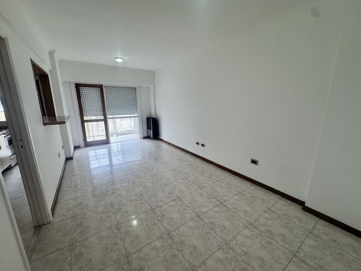 Foto de 2 ambientes con balcón - Mitre y 3 de Febrero, imagen 2