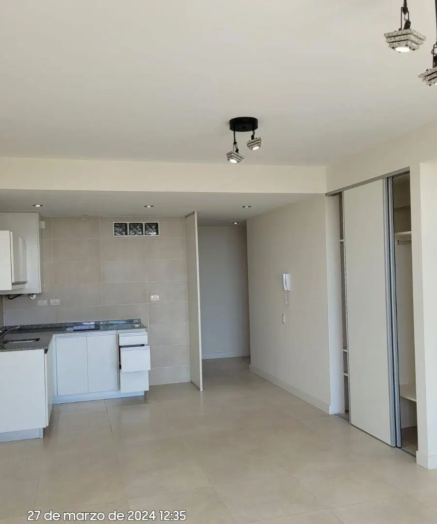 Amplio monoambiente en Alquiler 4