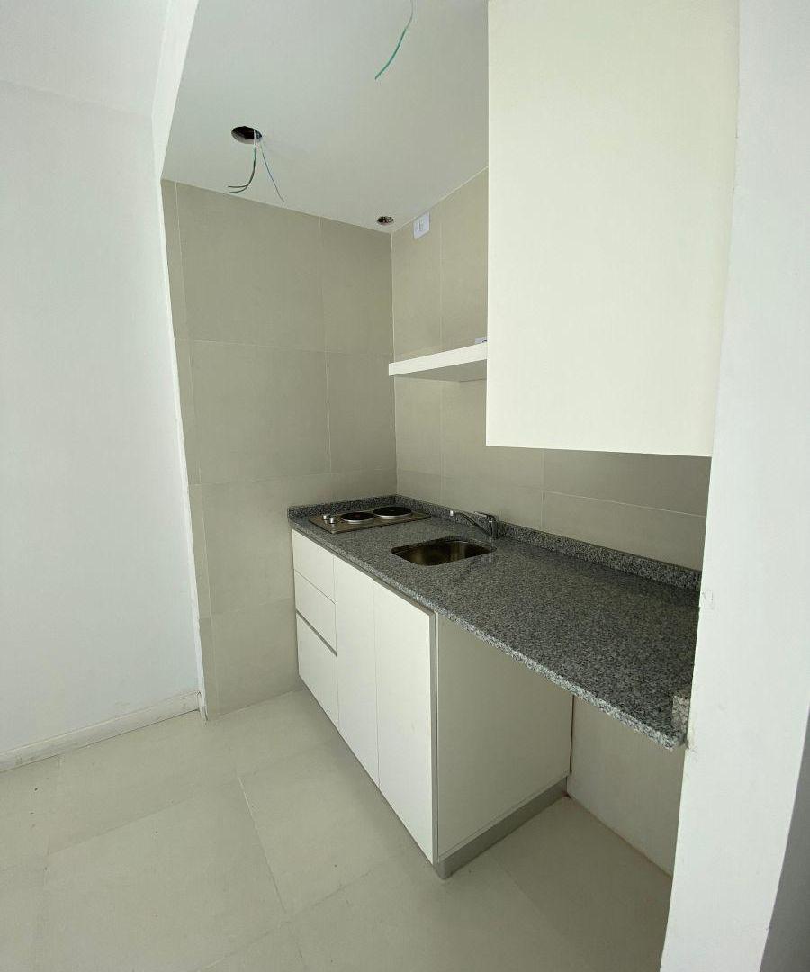 Foto de Departamento monoambientes con patio en alquiler, imagen 2