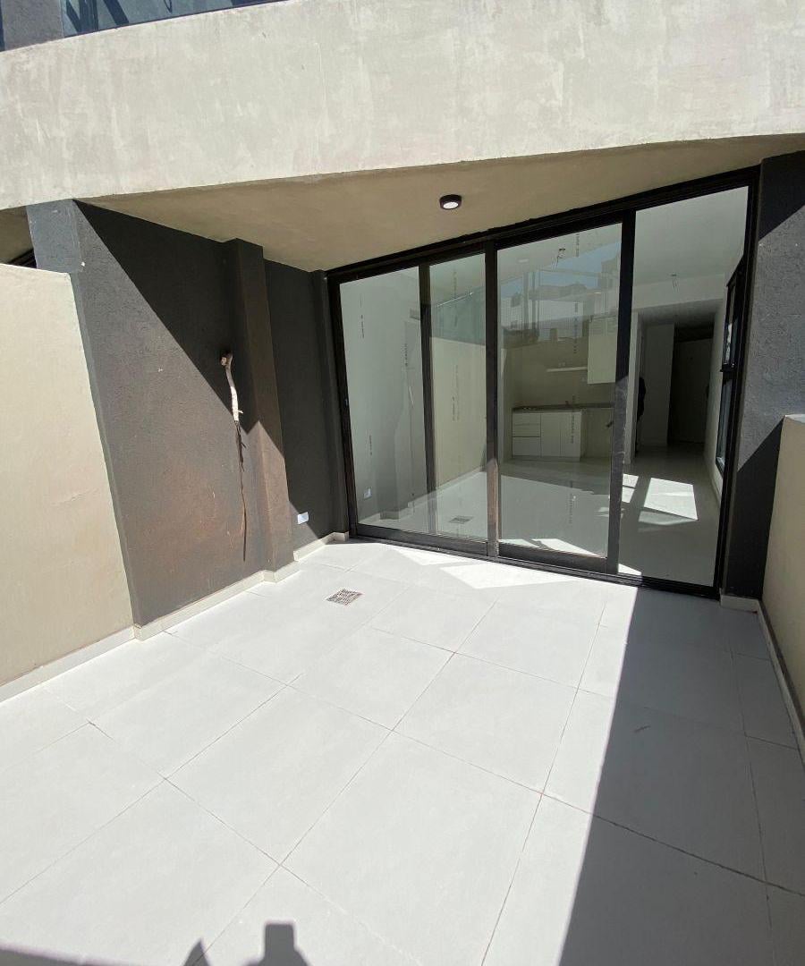 Foto de Departamento monoambientes con patio en alquiler, imagen 3