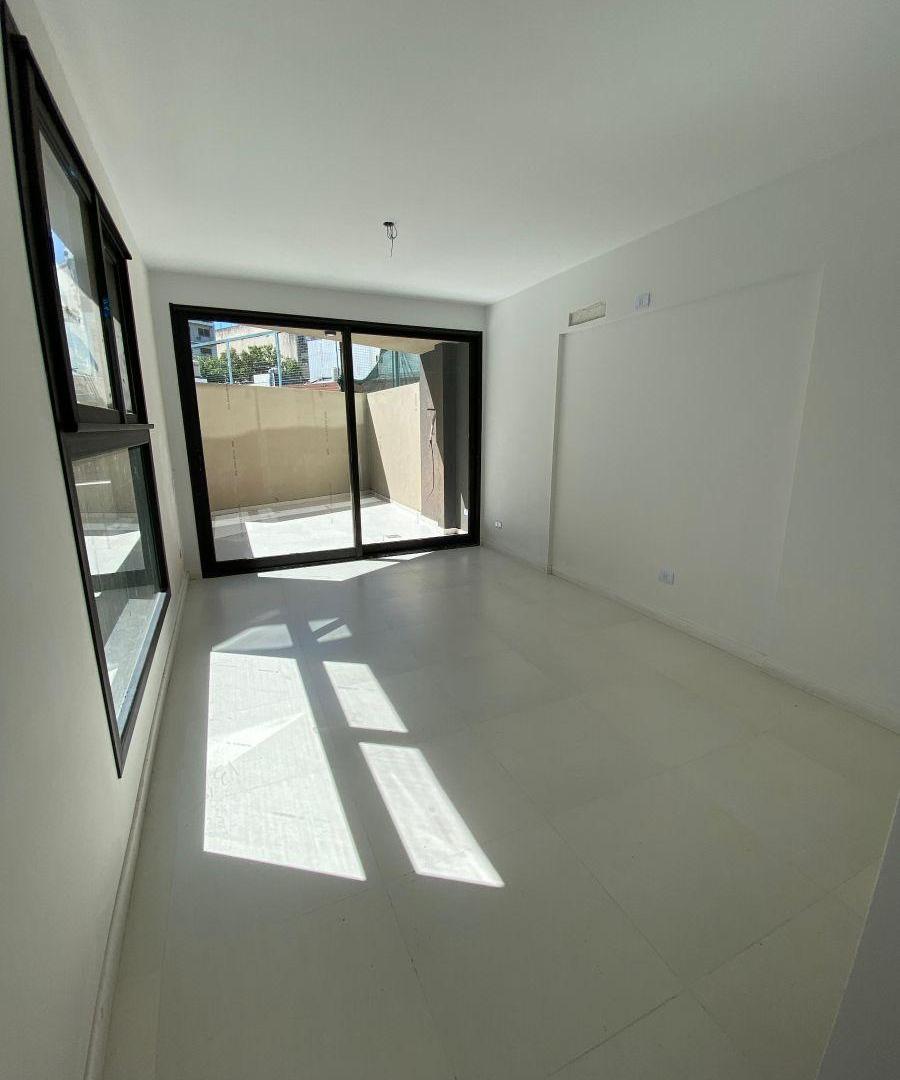 Foto de Departamento monoambientes con patio en alquiler, imagen 1