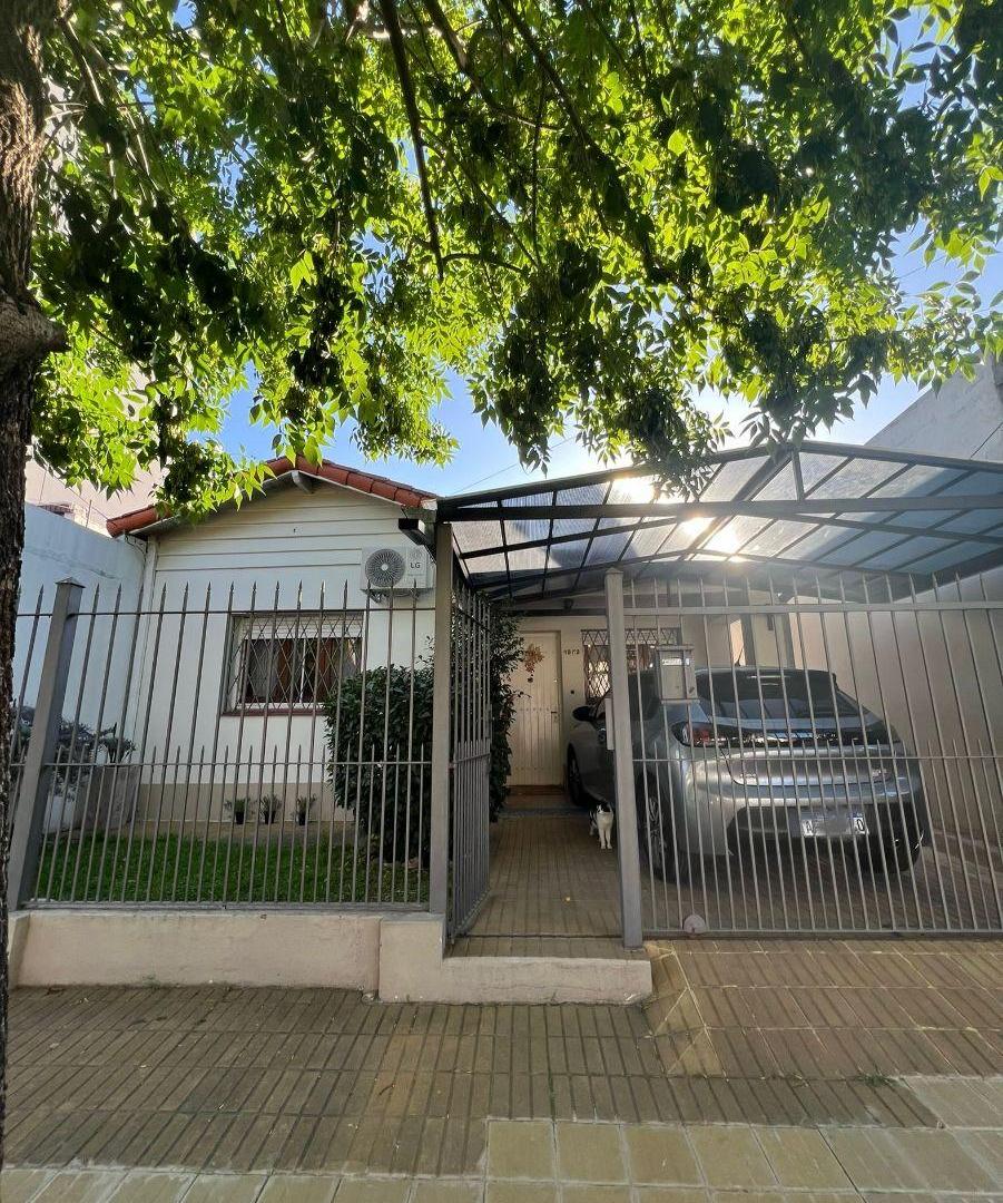 CASA EN BERAZATEGUI C/ JARDÍN REMODELADA