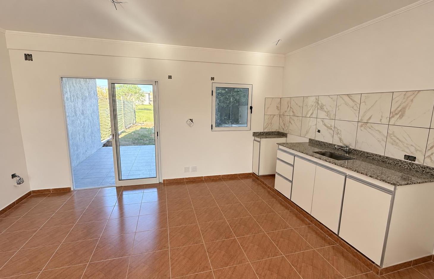 Foto de SE ALQUILA DUPLEX DE 3 DORMITORIOS EN ORO VERDE A ESTRENAR, ZONA LOS, imagen 2