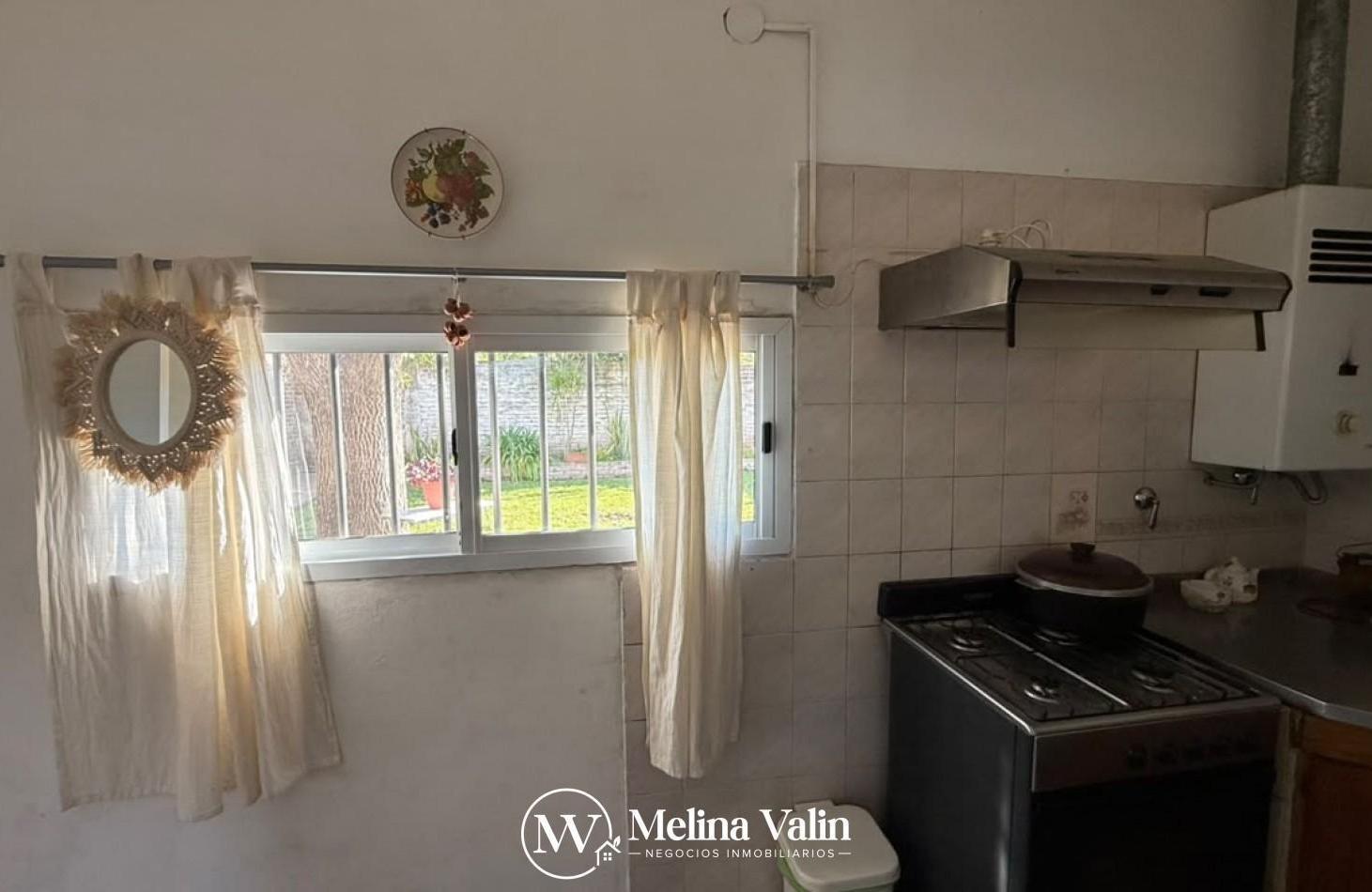Foto de EN VENTA | CASA DE 3 DORMITORIOS- Barrio Santa Lucia, imagen 3