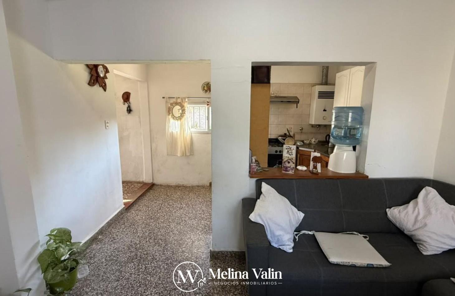 Foto de EN VENTA | CASA DE 3 DORMITORIOS- Barrio Santa Lucia, imagen 1
