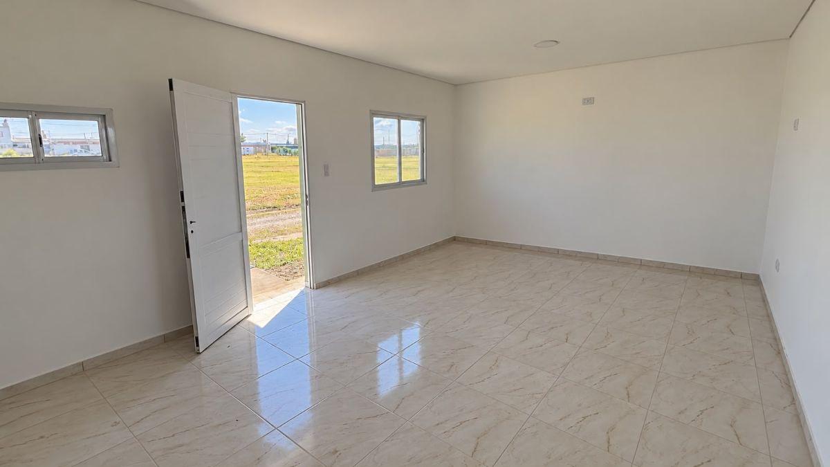 Foto de CASA DE 2 DORMITORIOS SOBRE TERRENO DE 450 M2 EN COLONIA ENSAYO, TIERRA, imagen 3
