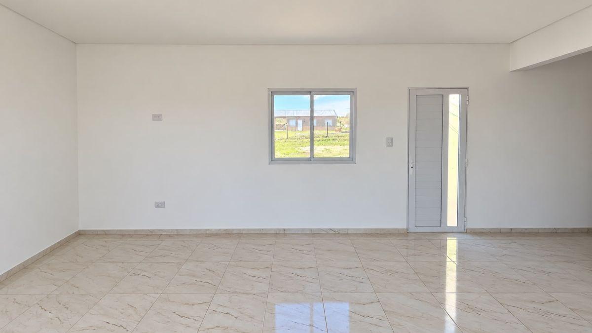 Foto de CASA DE 2 DORMITORIOS SOBRE TERRENO DE 450 M2 EN COLONIA ENSAYO, TIERRA, imagen 2