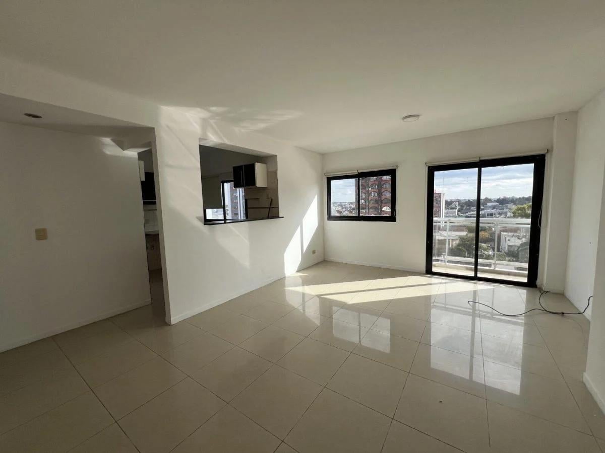 Depto 3 Amb Con Balcón Y Cochera Cubierta - 70m² - Baño Y Toilette - San Justo