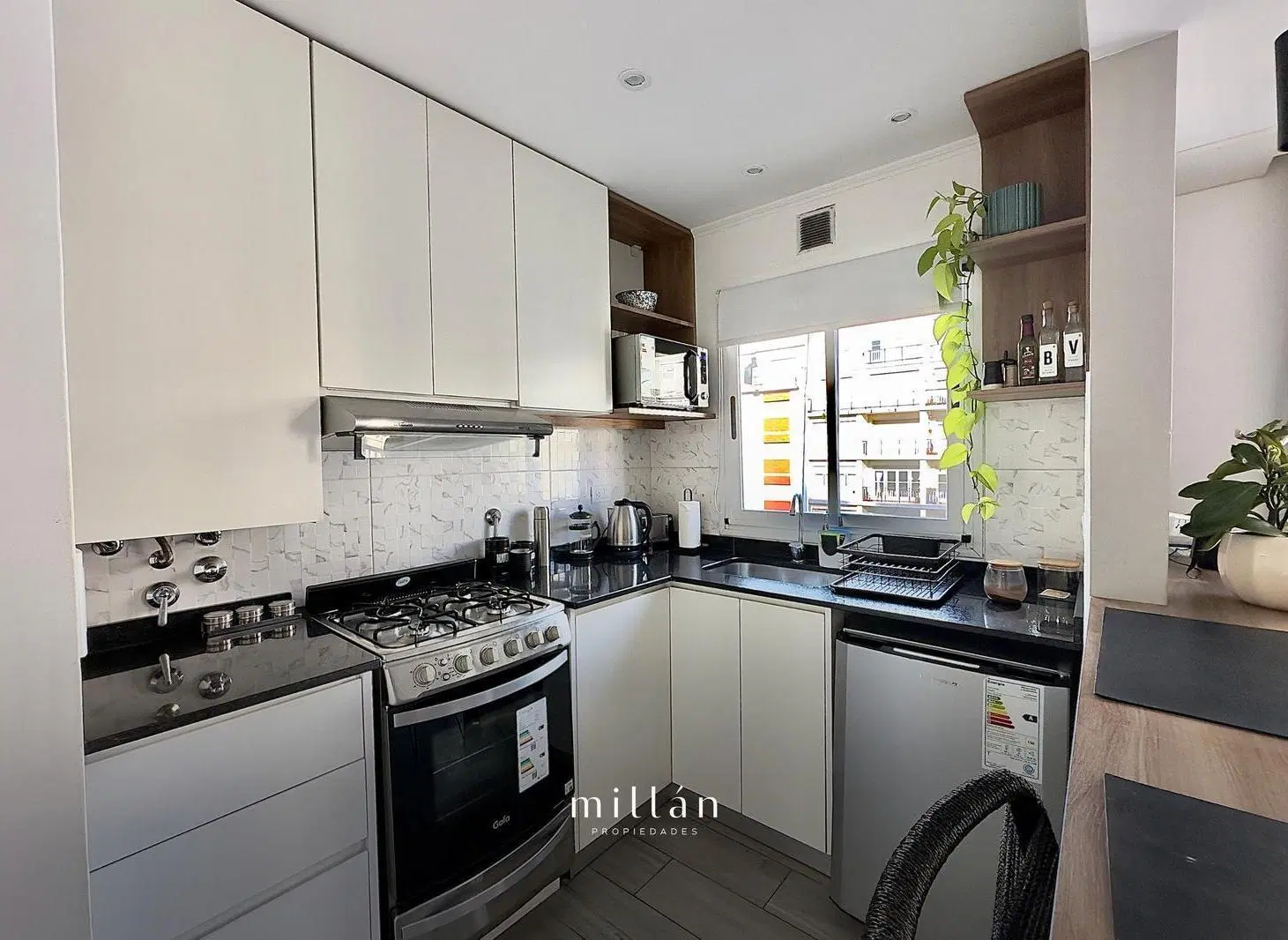 Venta Monoambiente amoblado al frente Plaza colón 5