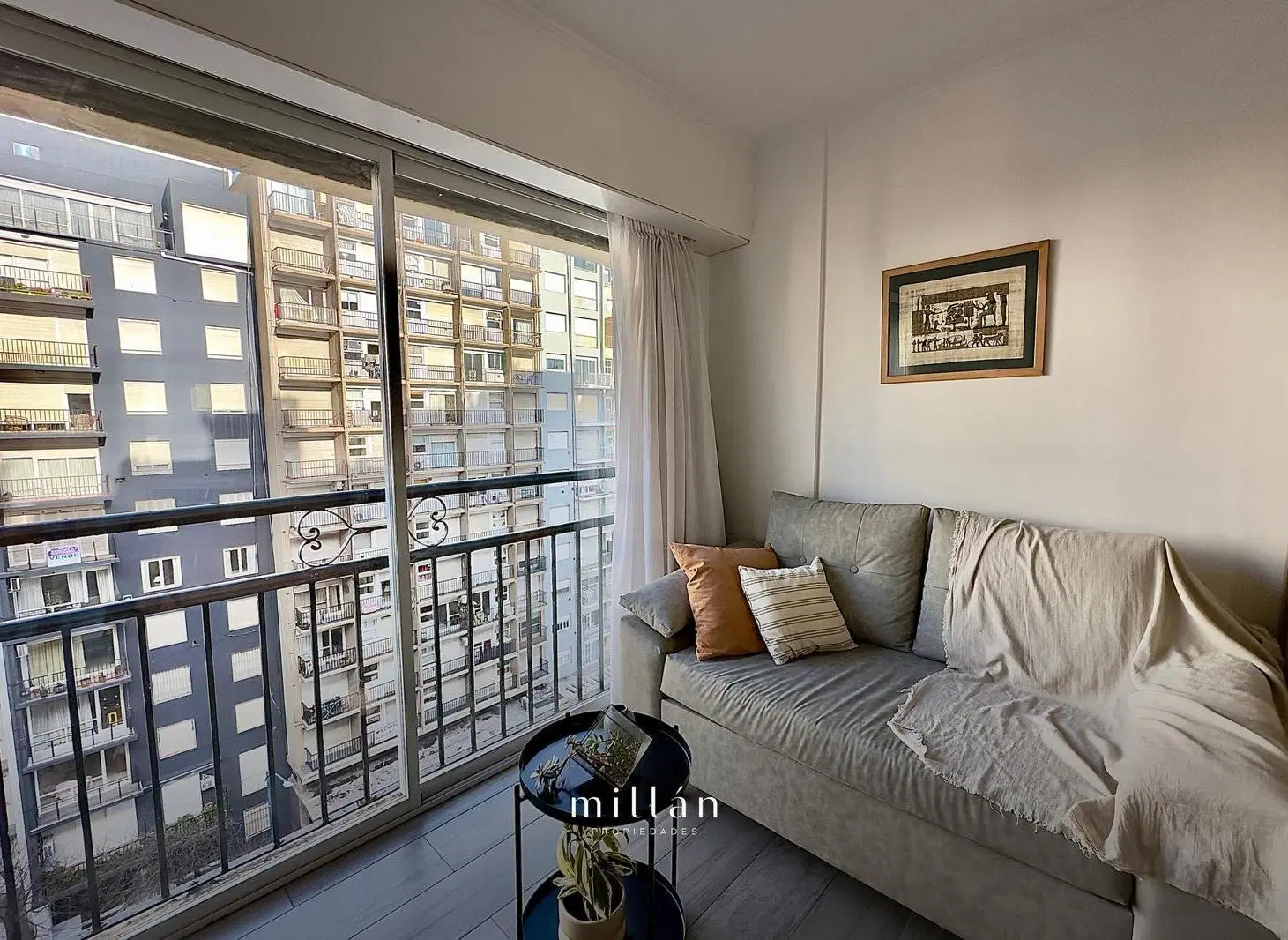 Venta Monoambiente amoblado al frente Plaza colón 8