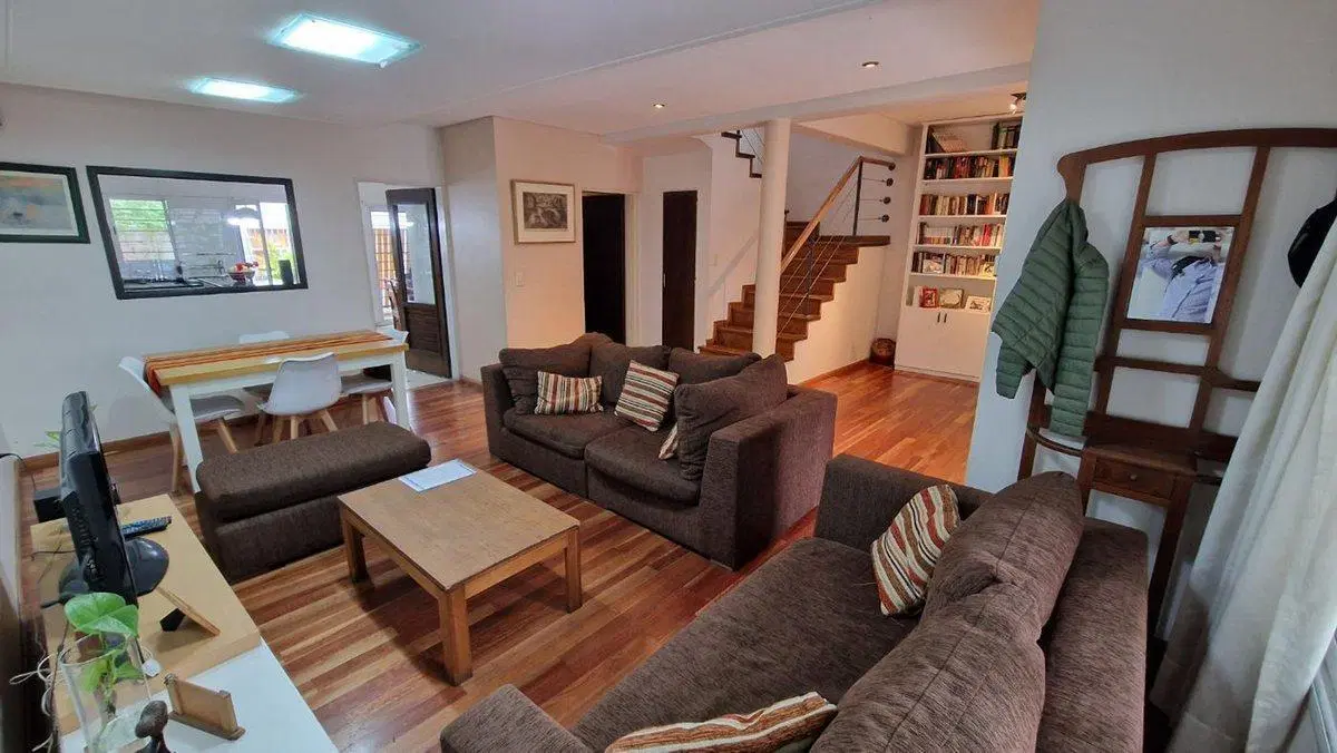 CASA/4 AMBIENTES/PATIO/PILETA/PARILLA/LOTE PROPIO! 4
