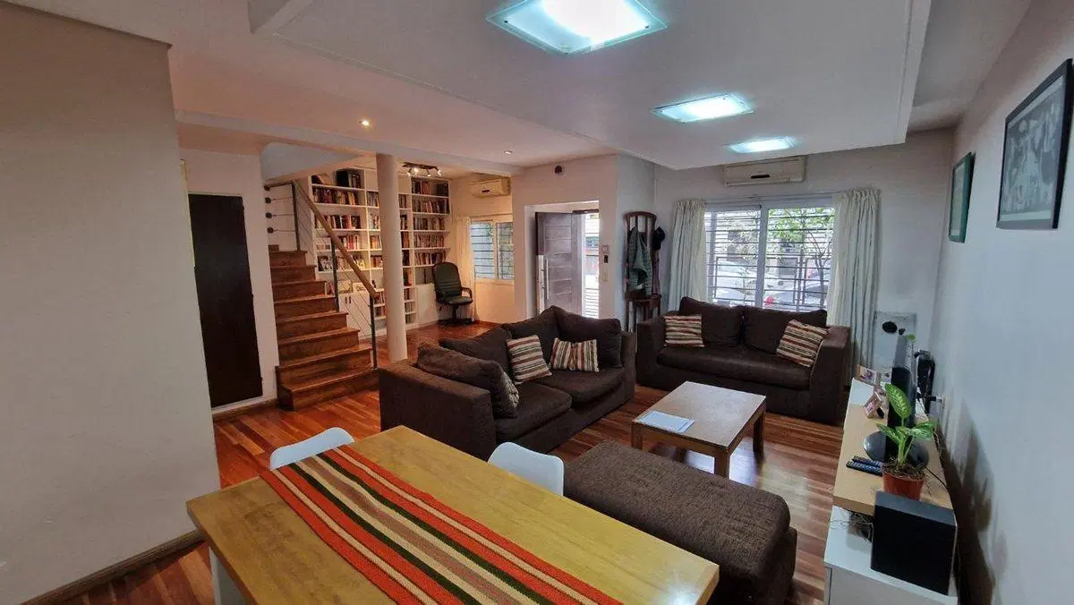 CASA/4 AMBIENTES/PATIO/PILETA/PARILLA/LOTE PROPIO! 5
