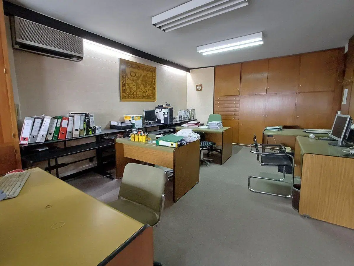 Venta muy buena oficina en Tribunales 4