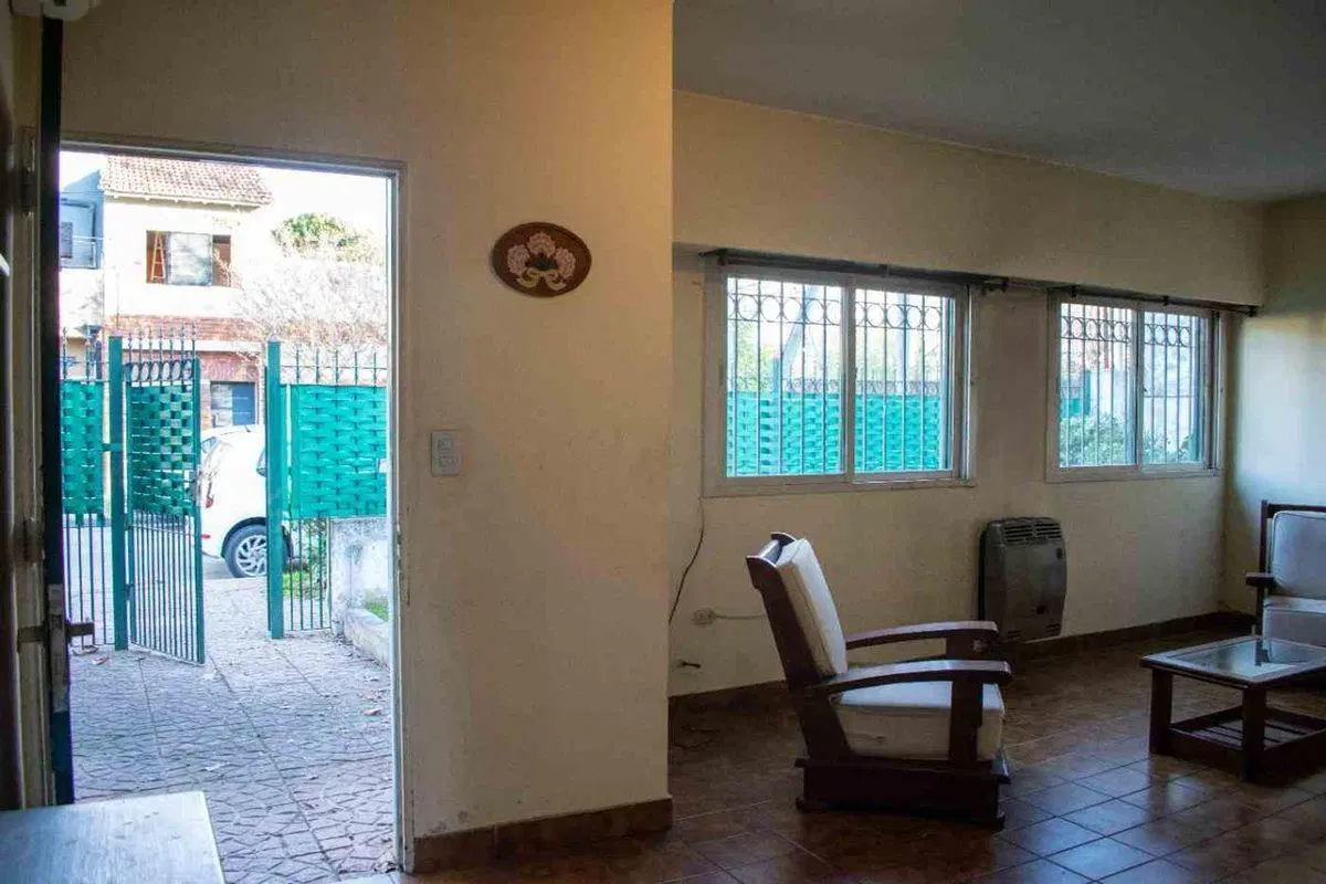 VENTA CASA 4 AMB, JARDIN, COCH EN HAEDO, HERMOSA!! 5