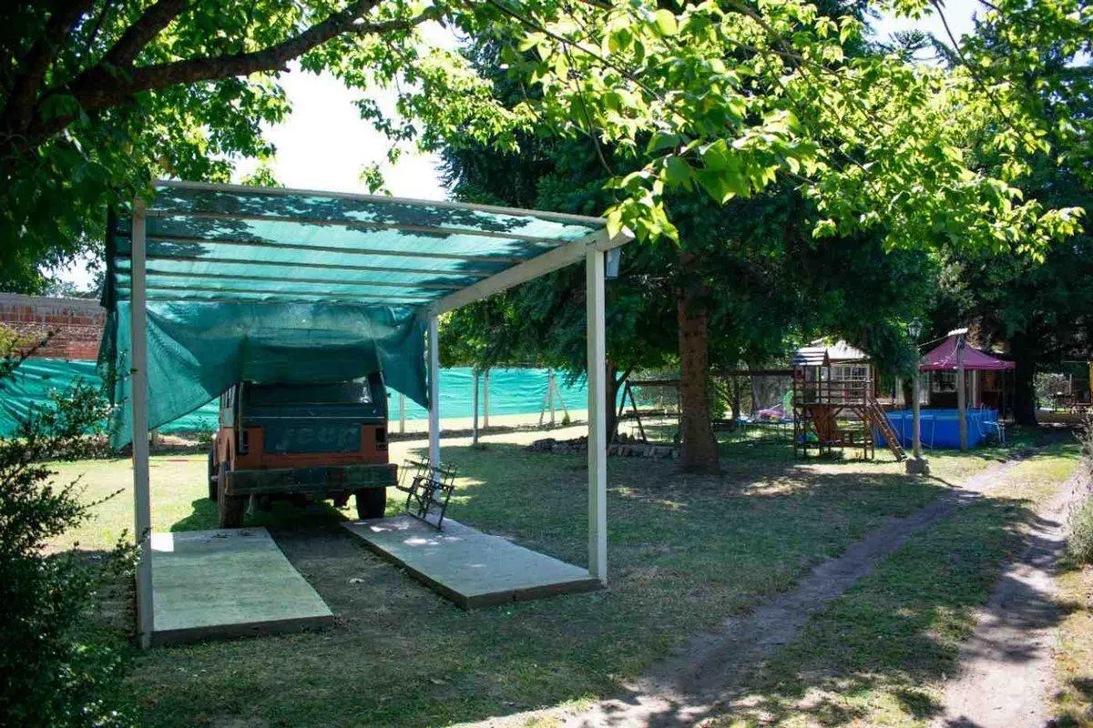 VENTA CASA LA REJA 5 AMB, ENORME PARQUE, EXCELENTE 2