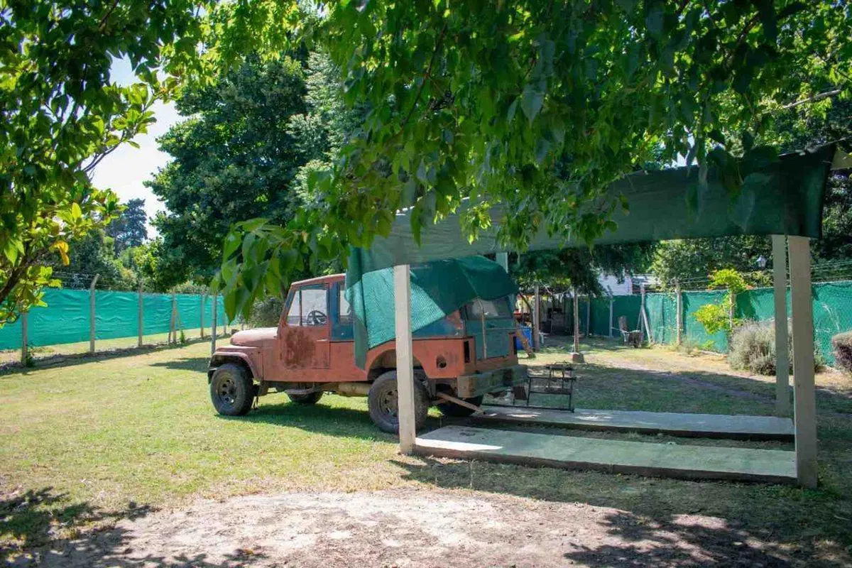 VENTA CASA LA REJA 5 AMB, ENORME PARQUE, EXCELENTE 4
