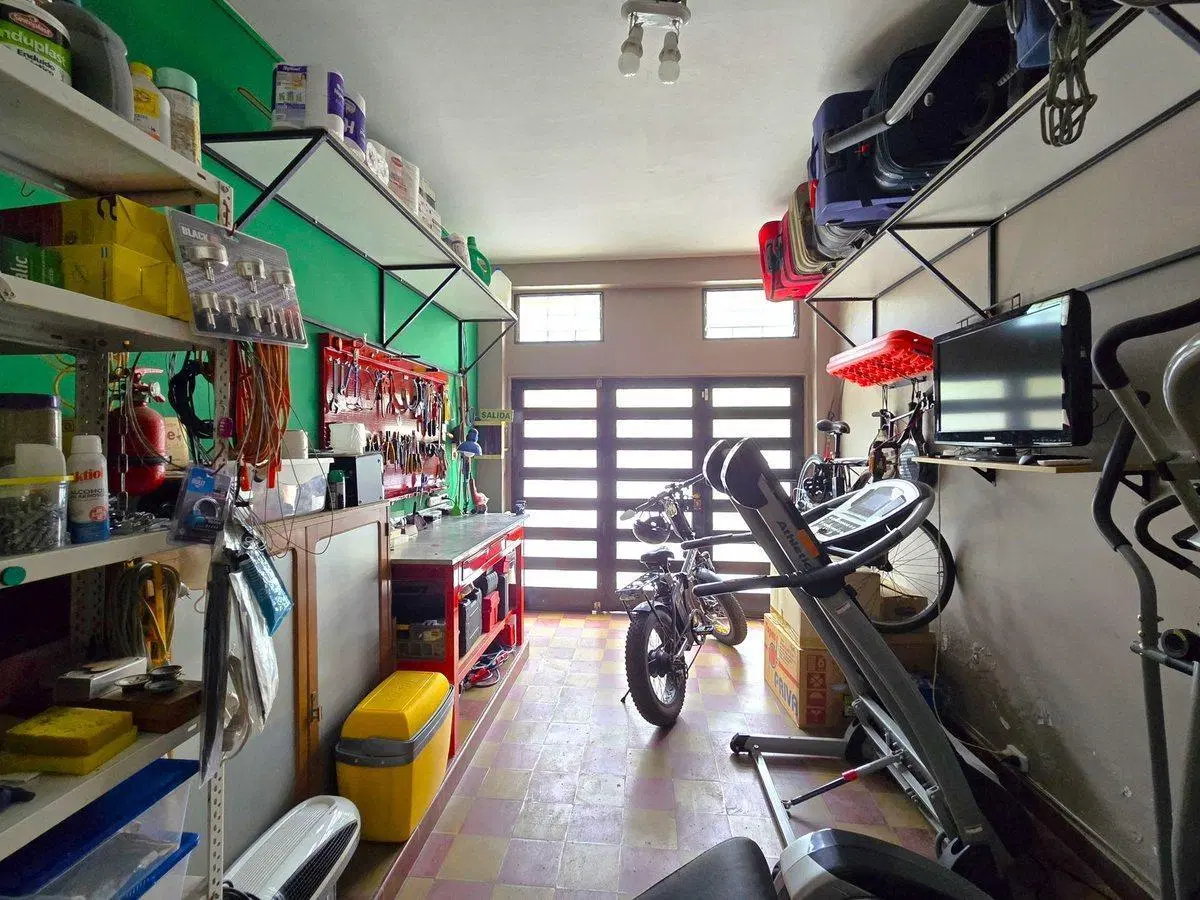 VENTA CASA DE 6 AMBIENTES CON PATIO Y 2 TERRAZAS 4