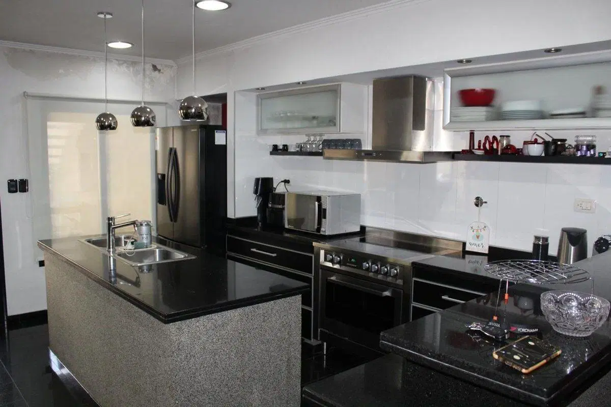 VENTA CHALET  4 AMBIENTES, M. MORENO 700 MORON 4