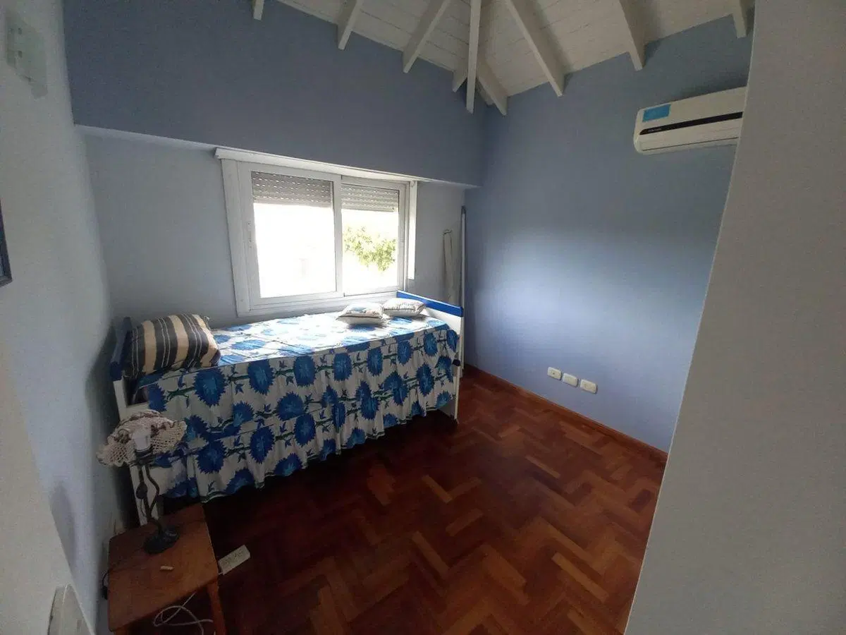 CASA EN VENTA , B ° LUJAN DEL SOL, CON PILETA 5