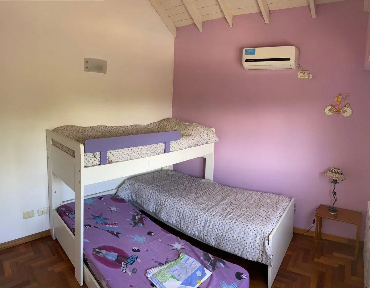 CASA EN VENTA , B ° LUJAN DEL SOL, CON PILETA 4