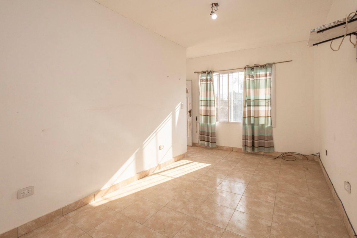 Foto de Oportunidad única en La Reja Comoda casa, luminosa, imagen 2