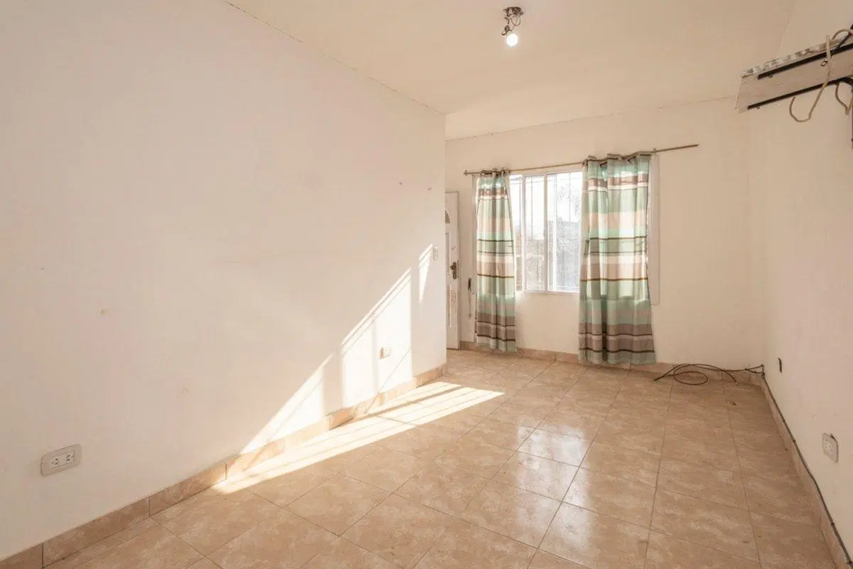Oportunidad única en La Reja Comoda casa, luminosa 2