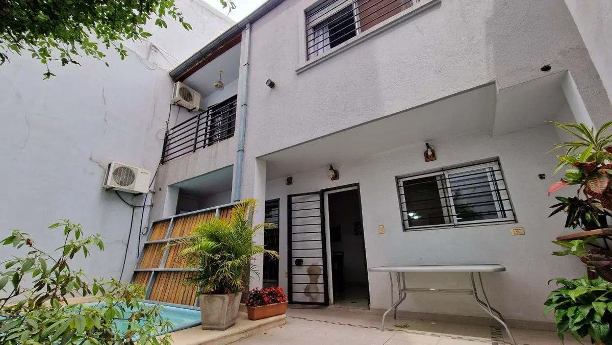 CASA/4 AMBIENTES/PATIO/PILETA/PARILLA/LOTE PROPIO! 4