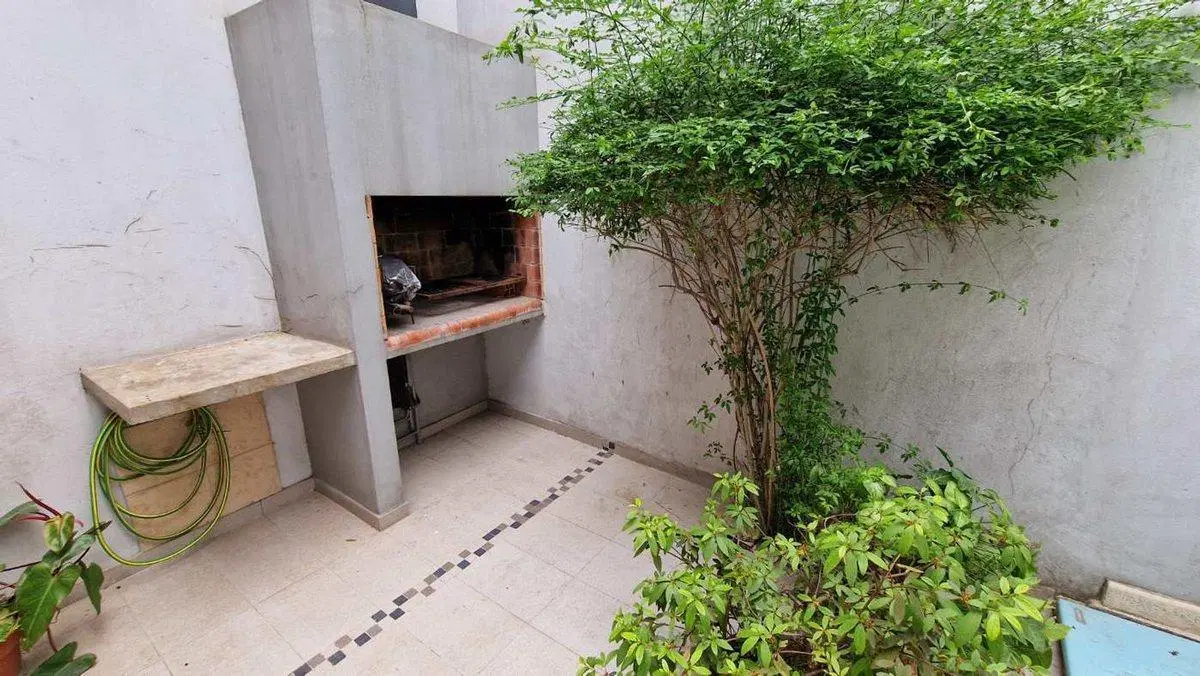 CASA/4 AMBIENTES/PATIO/PILETA/PARILLA/LOTE PROPIO! 5