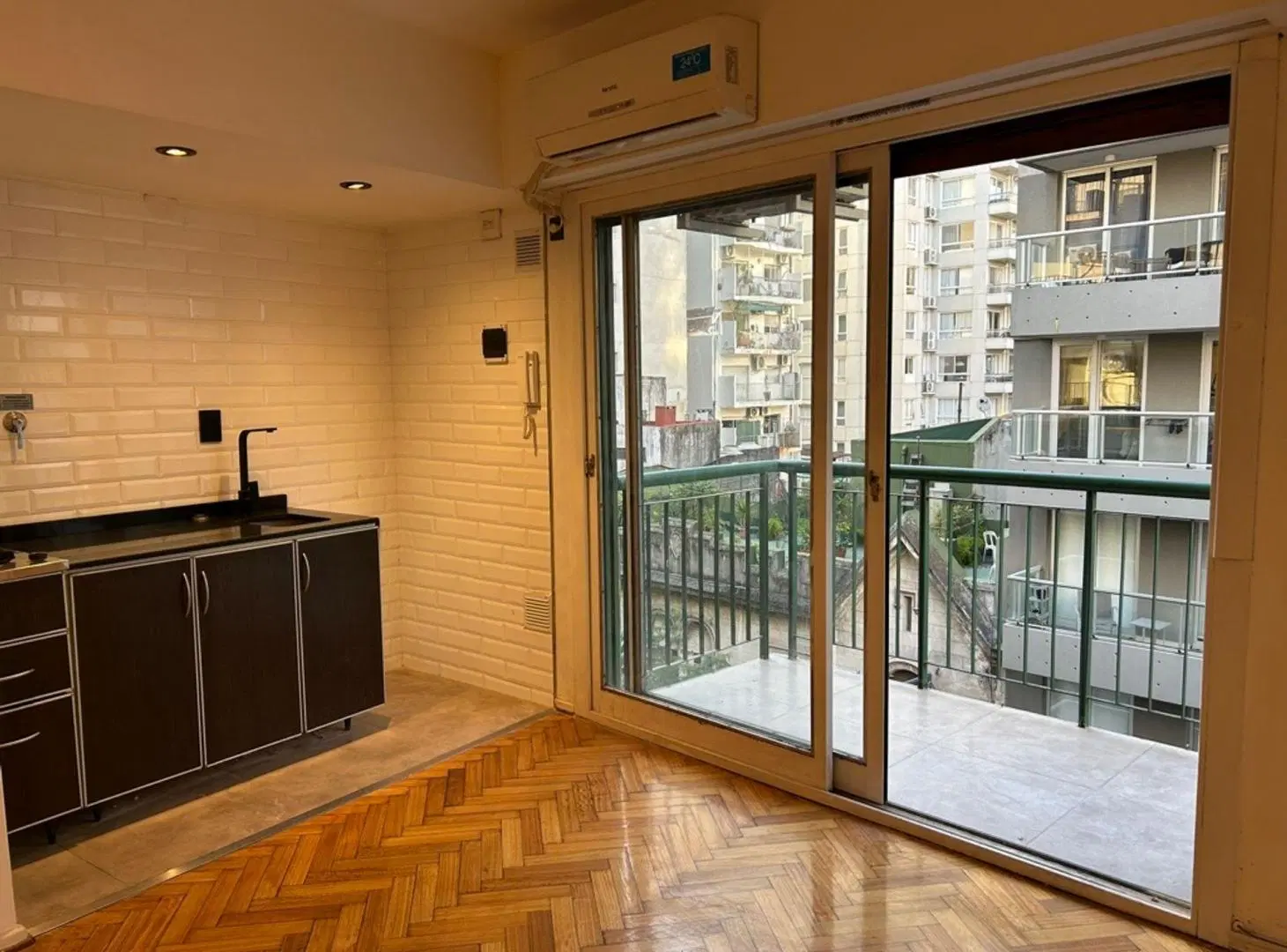 Monoambiente al frente-Balcón- Baulera-Recoleta 5