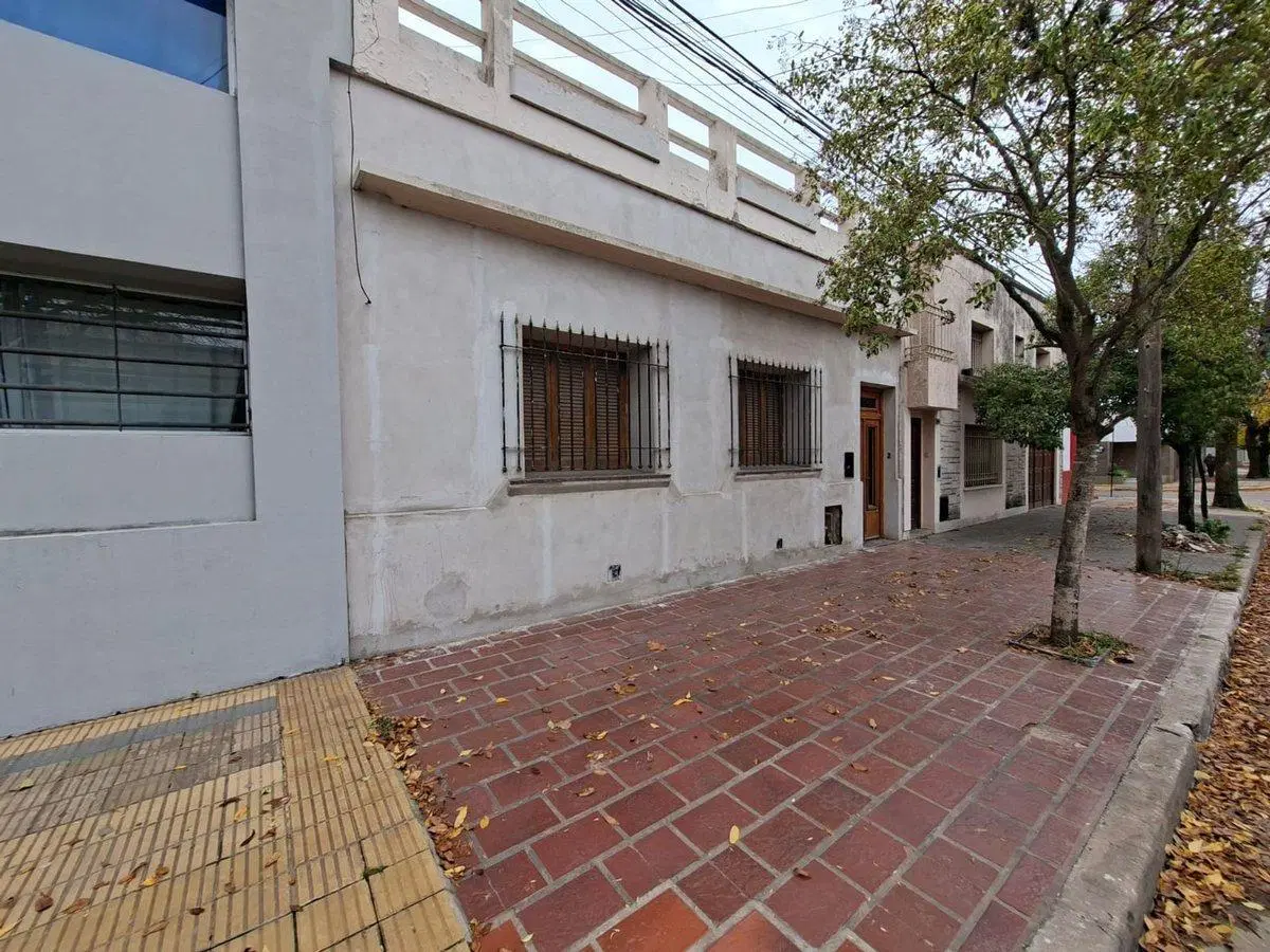 CASA 4 AMBIE/C/TERRAZA A RECICLAR /MUCHO POTENCIAL 5