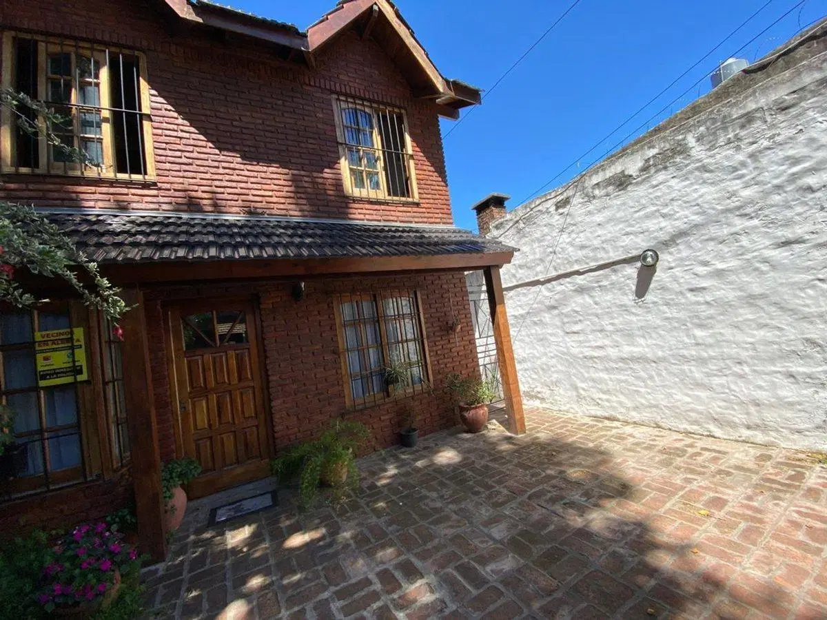 VENTA CASA 5 AMB C/COHERA JARDIN, PARRILLA Y PATIO 3