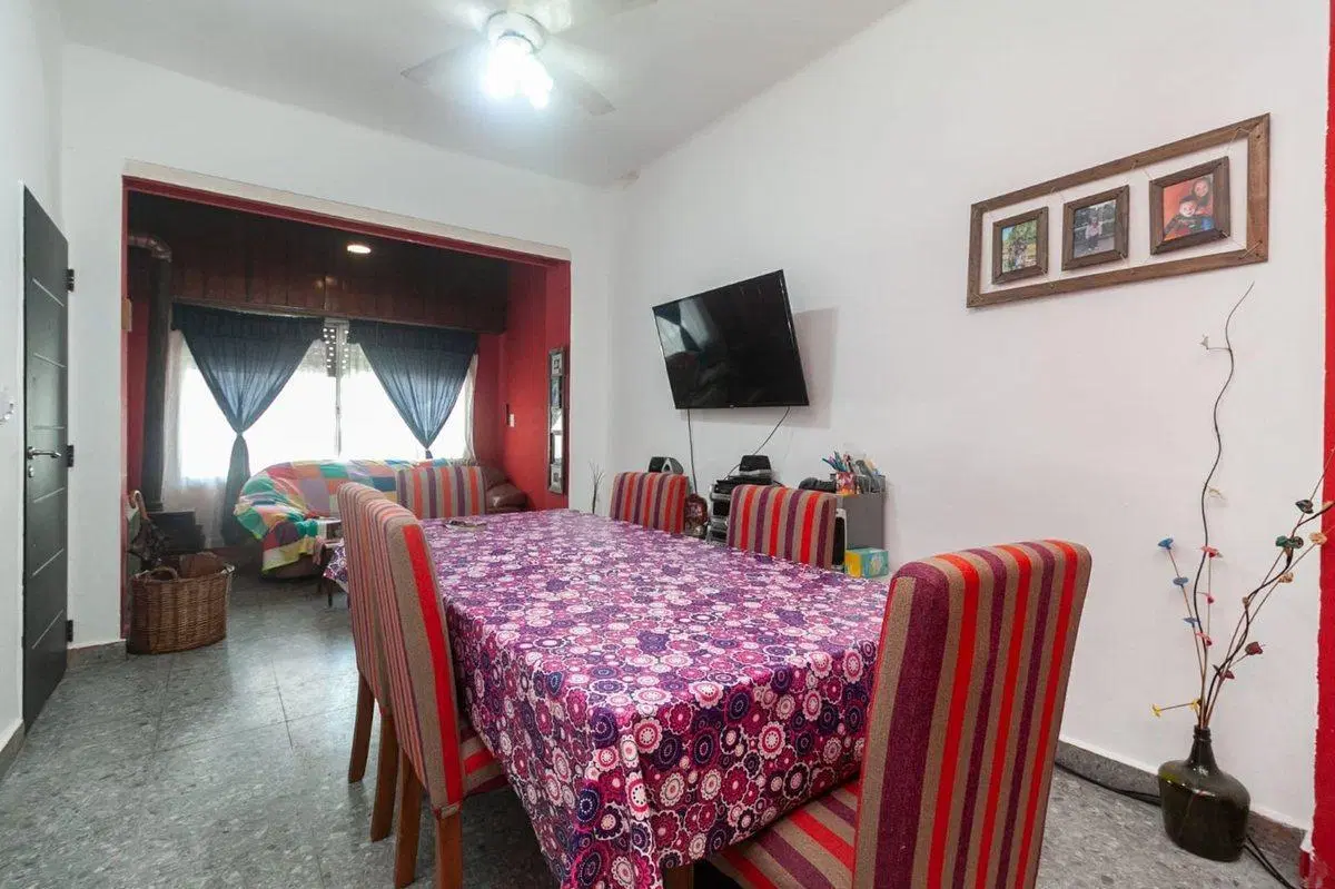 VENTA CASA 4 AMB CON PILETA Y GARAGE 2