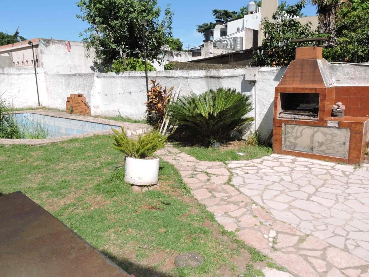 VENTA CASA 4 AMB CON PILETA Y GARAGE 3