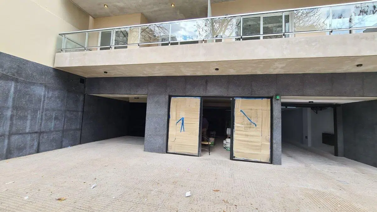 VENTA LOCAL COMERCIAL  A ESTRENAR FACILIDADES 3