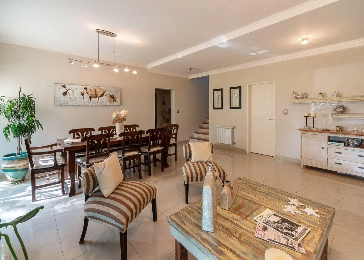 PILAR DEL ESTE VENTA CASA JARDIN PILETA COCHERA 4