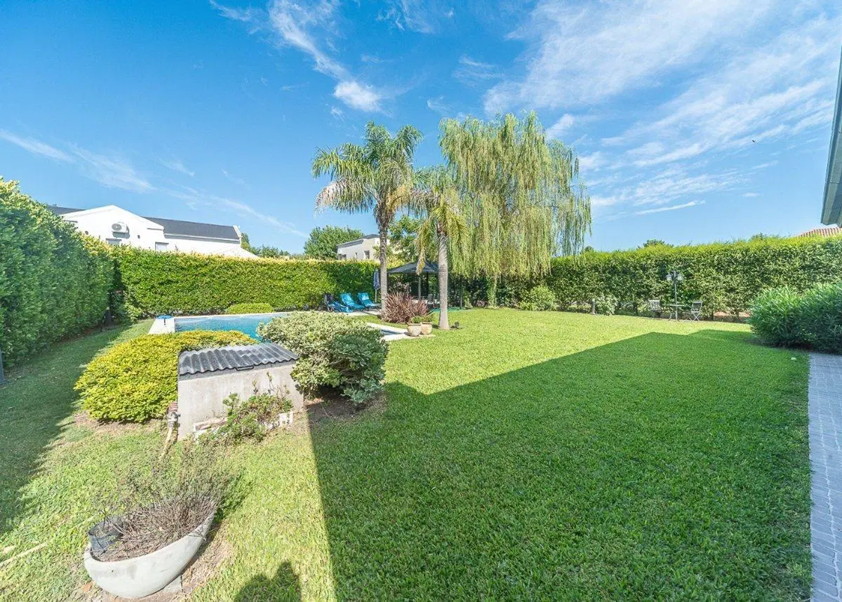 PILAR DEL ESTE VENTA CASA JARDIN PILETA COCHERA 5